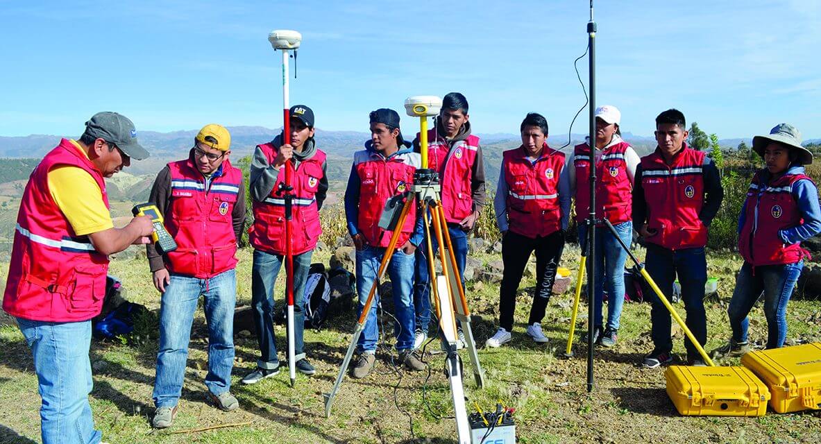 DACAD estudiantes topografia